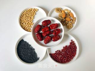 五谷坚果豆浆的做法步骤：1