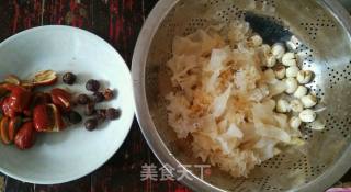 银耳莲子桂枣汤的做法步骤：4