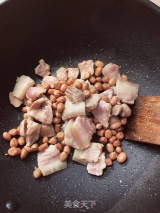 焖饭的做法步骤：1