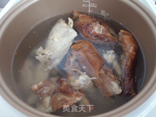 豌豆鸭骨萝卜汤的做法步骤：2