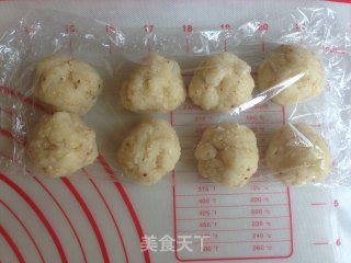 植物油版老婆饼的做法步骤：1