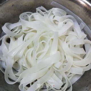 炒河粉的做法步骤：2