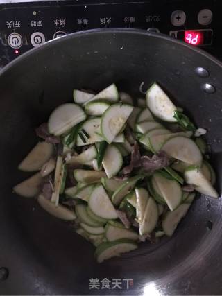 西葫芦炒肉的做法步骤：6