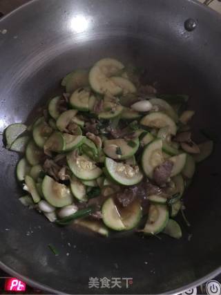 西葫芦炒肉的做法步骤：7