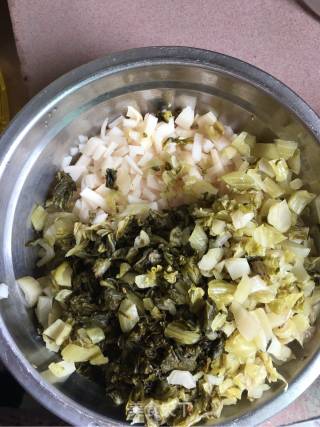 酸菜小笋肉末的做法步骤：3