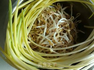 韭黄银芽炒肉丝的做法步骤：2