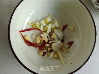 韭黄银芽炒肉丝的做法步骤：4