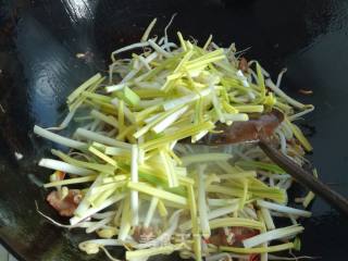 韭黄银芽炒肉丝的做法步骤：9