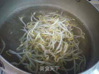 炝拌粉丝绿豆芽的做法步骤：3