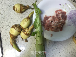 茨菇莴笋炒肉片的做法步骤：1