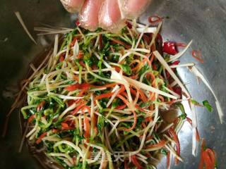 胡萝卜丝拌豆苗的做法步骤：7