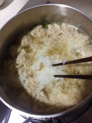 润肺养生萝卜肉丸汤的做法步骤：4