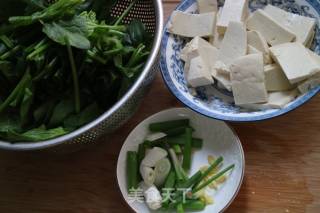 菠菜豆腐汤的做法步骤：1