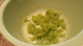 青笋鲜肉饺的做法步骤：1