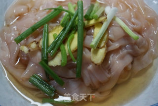 碎米芽菜炒鹅肠的做法步骤：2