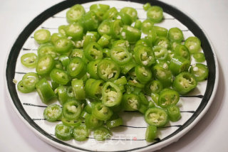 碎米芽菜炒鹅肠的做法步骤：4