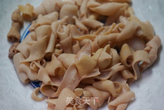 碎米芽菜炒鹅肠的做法步骤：5