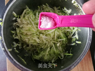 快手早餐-西葫芦鸡蛋饼的做法步骤：3