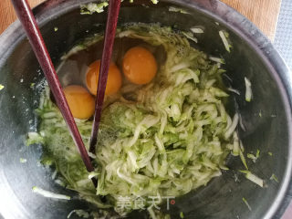 快手早餐-西葫芦鸡蛋饼的做法步骤：6