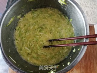 快手早餐-西葫芦鸡蛋饼的做法步骤：7