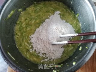快手早餐-西葫芦鸡蛋饼的做法步骤：8