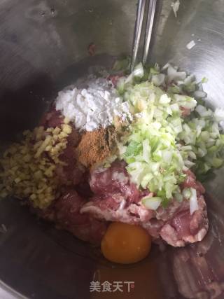 玉米胡萝卜馄饨的做法步骤：2