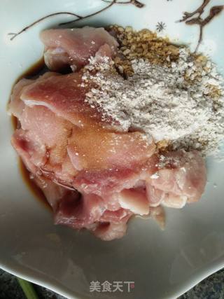 大蒜炒肉片的做法步骤：1