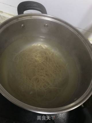 白菜炖粉条的做法步骤：2