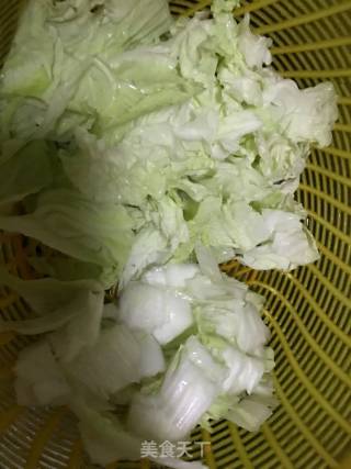 白菜炖粉条的做法步骤：3