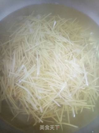 酸辣土豆丝的做法步骤：2