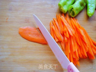青椒炒肉丁的做法步骤：4