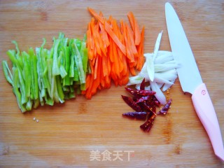 青椒炒肉丁的做法步骤：5