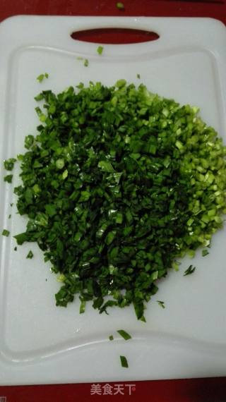 韭菜鸡蛋虾仁馅饼的做法步骤：1
