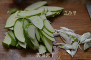 黑木耳西葫芦炒蛋的做法步骤：4