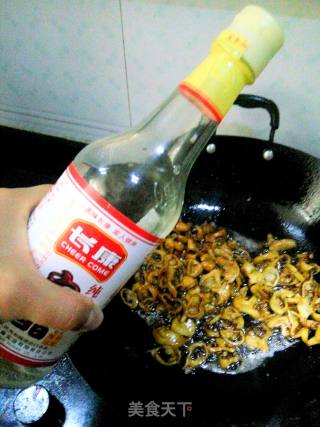 蒜薹爱上肥肠的做法步骤：5
