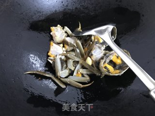 香辣蟹炒年糕的做法步骤：8