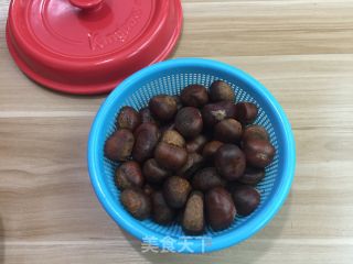 坤博砂锅烤板栗的做法步骤：1