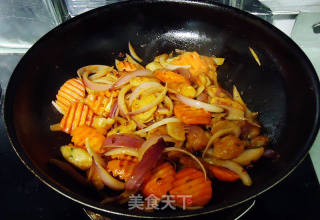 鱼丸炒红萝卜的做法步骤：8