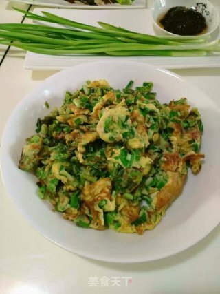 大饼加蒜苗炒鸡蛋（用自己种的蒜苗炒鸡蛋）的做法步骤：3