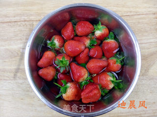 自制草莓果酱的做法步骤：1