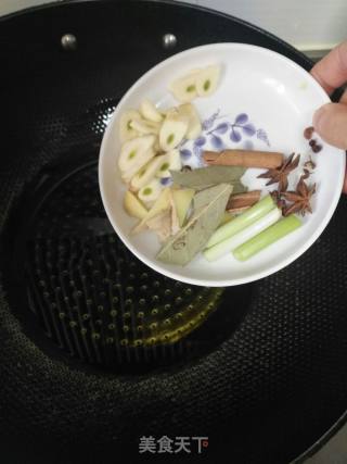 东北炖酸菜的做法步骤：5