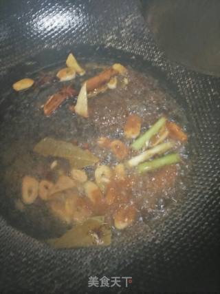 东北炖酸菜的做法步骤：7
