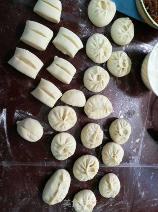 红萝卜粉丝肉包的做法步骤：3