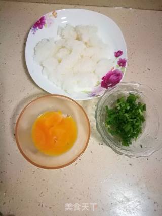黄金炒饭的做法步骤：1