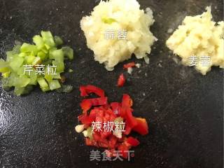 腊肠蒜蓉蒸鲍鱼的做法步骤：5