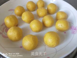 莲蓉馅南瓜椰蓉糯米糍的做法步骤：6