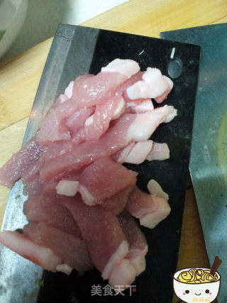 菜花炒肉的做法步骤：3