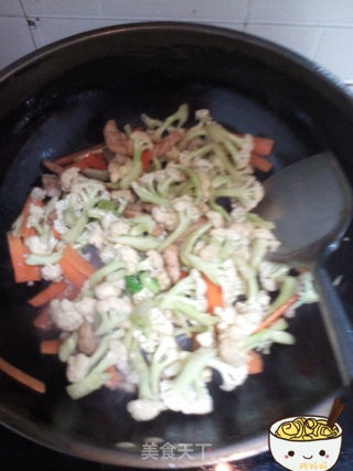 菜花炒肉的做法步骤：7