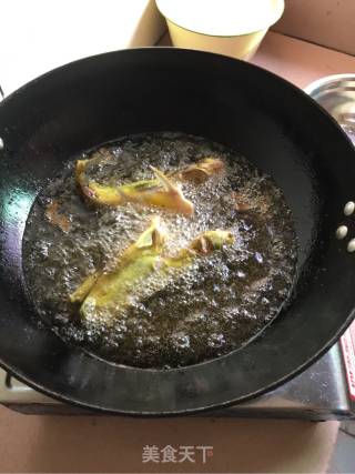 泡椒黄骨鱼的做法步骤：2