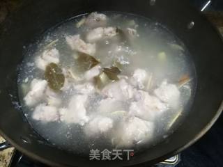 黄芪当归羊排汤的做法步骤：2